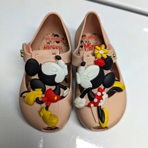 Kids Mickey/Minne Pink Velcro Shoes. Size 6.